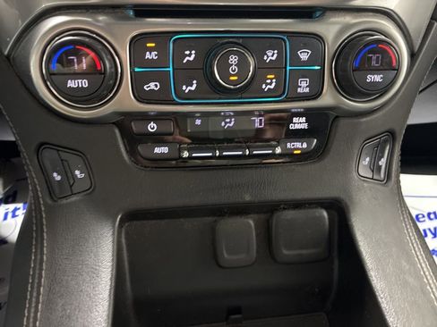 Used 2019 Chevrolet Suburban LT image 20