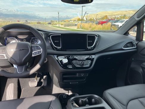 New 2026 Chrysler Pacifica Select image 19