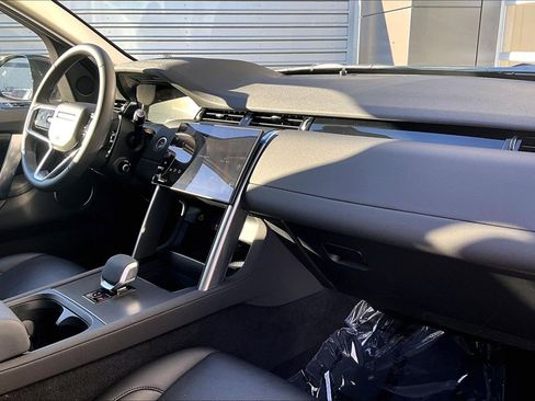Used 2025 Land Rover Discovery Sport S image 16