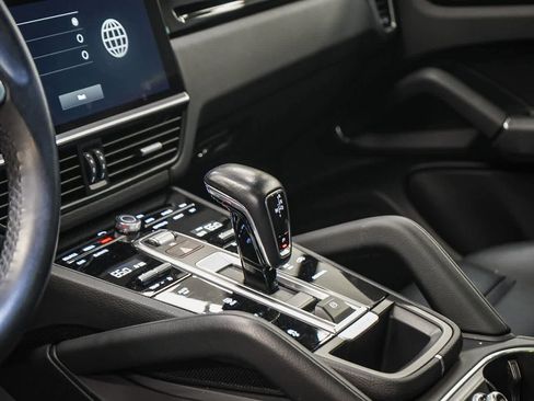 Used 2022 Porsche Cayenne image 24