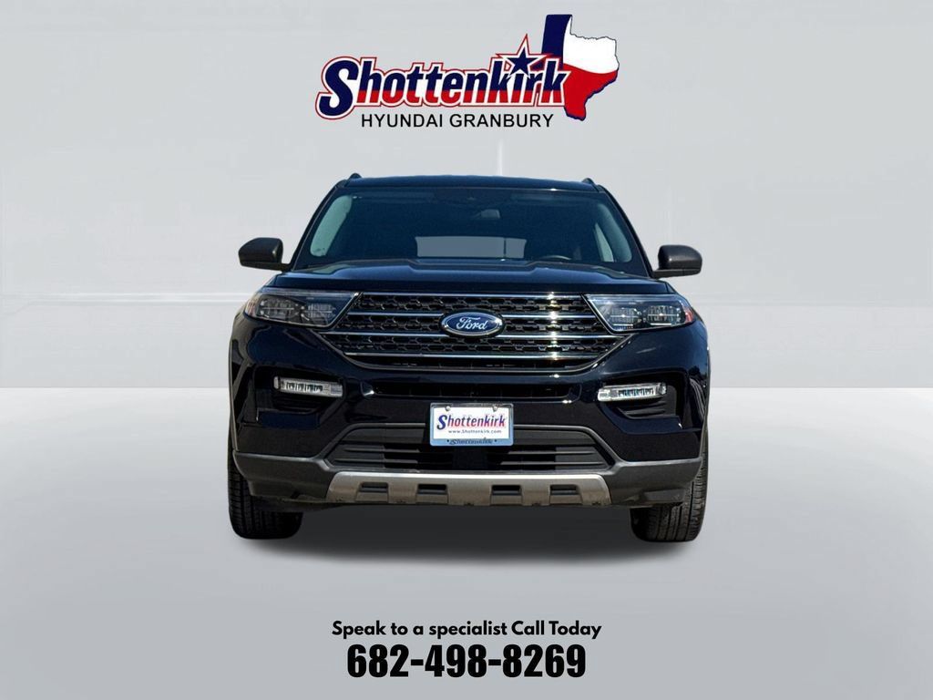 Used 2023 Ford Explorer XLT w/ Equipment Group 202A RWD image 2