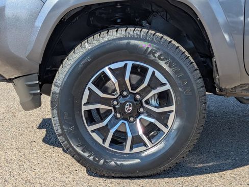 Used 2022 Toyota Tacoma TRD Sport AWD/4WD image 35
