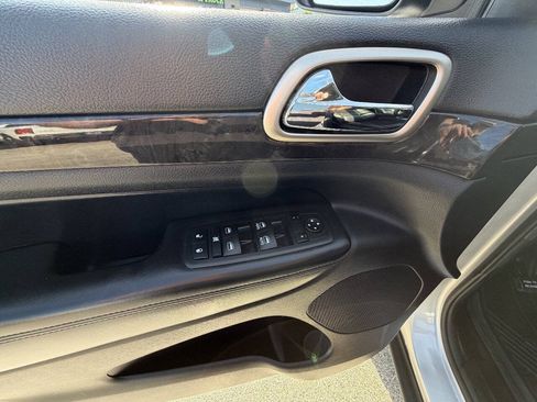 Used 2013 Jeep Grand Cherokee Laredo AWD/4WD image 11