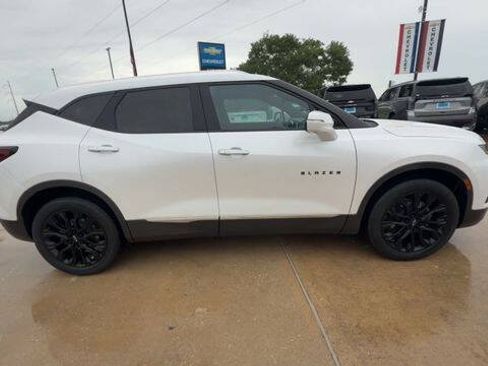 Used 2022 Chevrolet Blazer Premier w/ Enhanced Convenience Package FWD image 9
