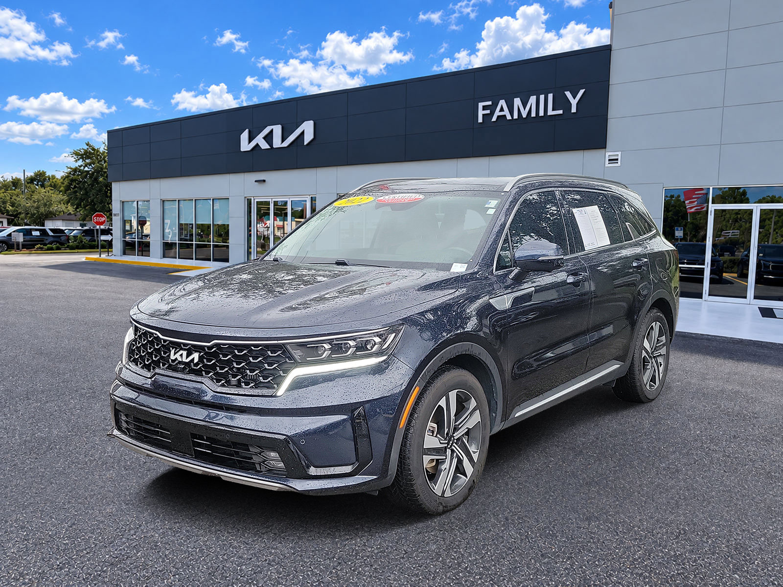 Certified 2022 Kia Sorento SX Prestige w/ Panoramic Sunroof Package AWD/4WD image 3