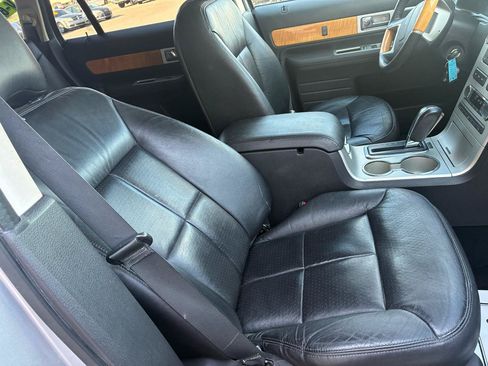 Used 2010 Lincoln MKX AWD image 12