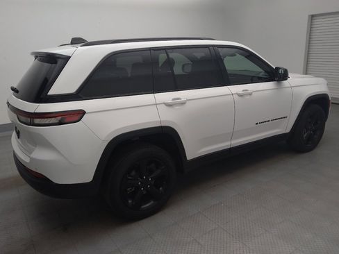 Used 2023 Jeep Grand Cherokee Altitude AWD/4WD image 10