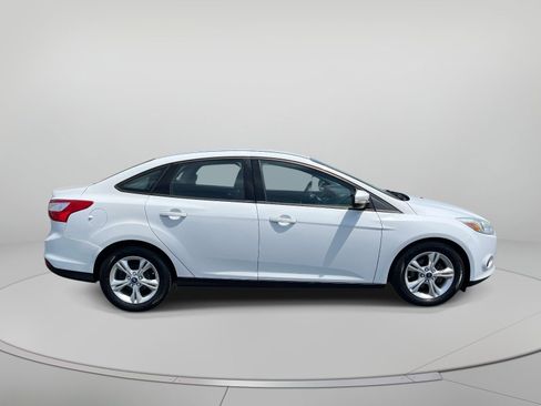 Used 2013 Ford Focus SE FWD image 2