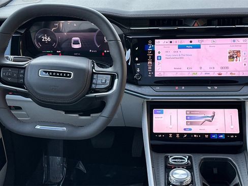 Used 2025 Jeep Wagoneer S Limited image 15