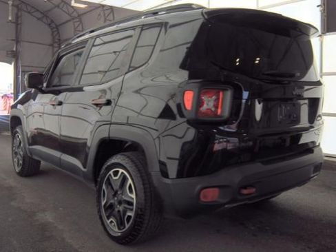 Used 2017 Jeep Renegade Trailhawk AWD/4WD image 3