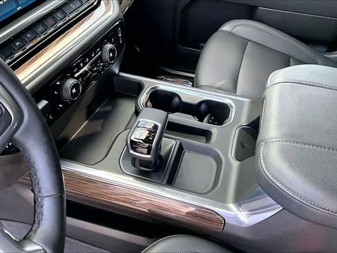 Used 2025 Chevrolet Silverado 1500 LT Trail Boss w/ Convenience Package II AWD/4WD image 14