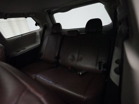 Used 2018 Toyota Sienna Limited Premium w/ Carpet Mat Package AWD/4WD image 17