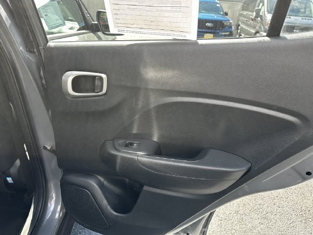 Used 2022 Hyundai Venue SEL FWD image 39