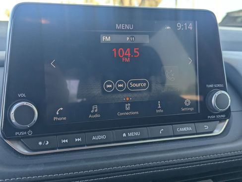 Used 2024 Nissan Rogue SV image 23