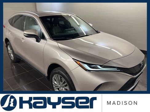 Used 2022 Toyota Venza XLE image 1