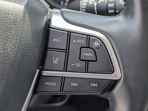 Used 2024 Toyota Highlander LE AWD/4WD image 20