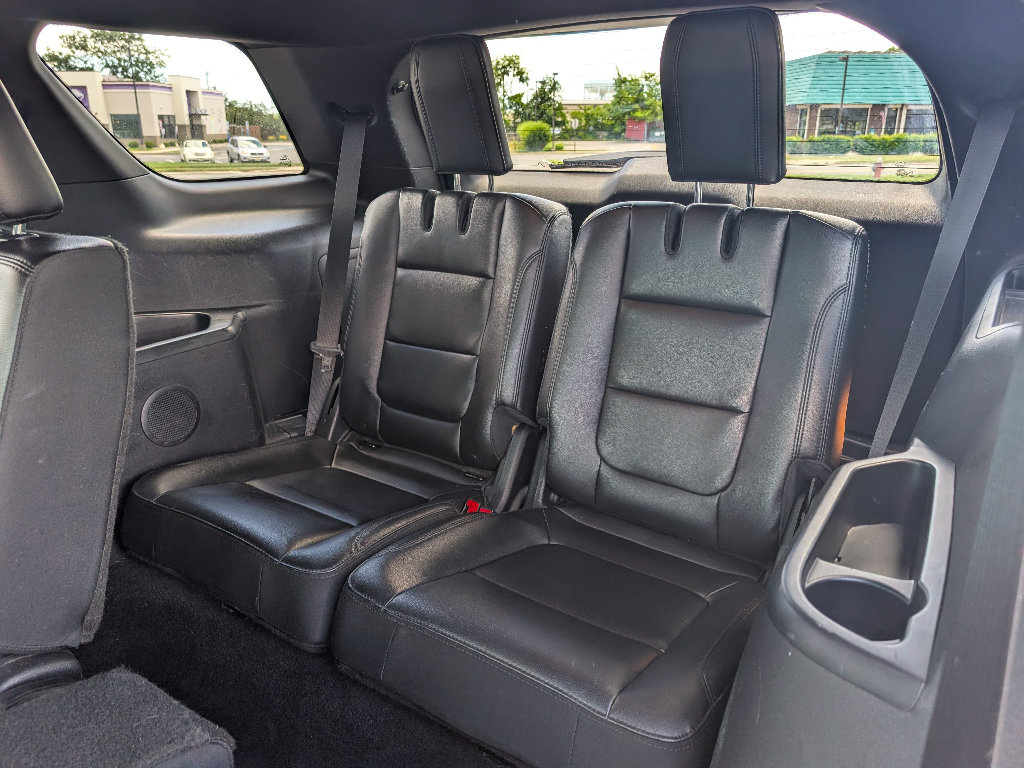 Used 2017 Ford Explorer XLT w/ Equipment Group 202A AWD/4WD image 17