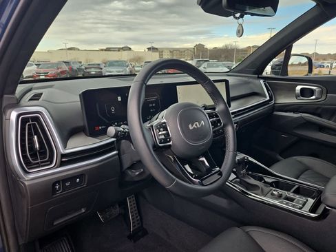 Certified 2025 Kia Sorento SX Prestige image 2