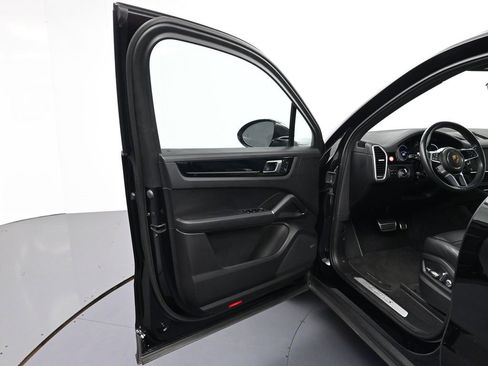 Used 2021 Porsche Cayenne S image 16