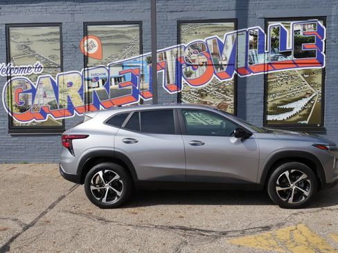 Used 2024 Chevrolet Trax RS w/ Driver Confidence Package FWD image 28