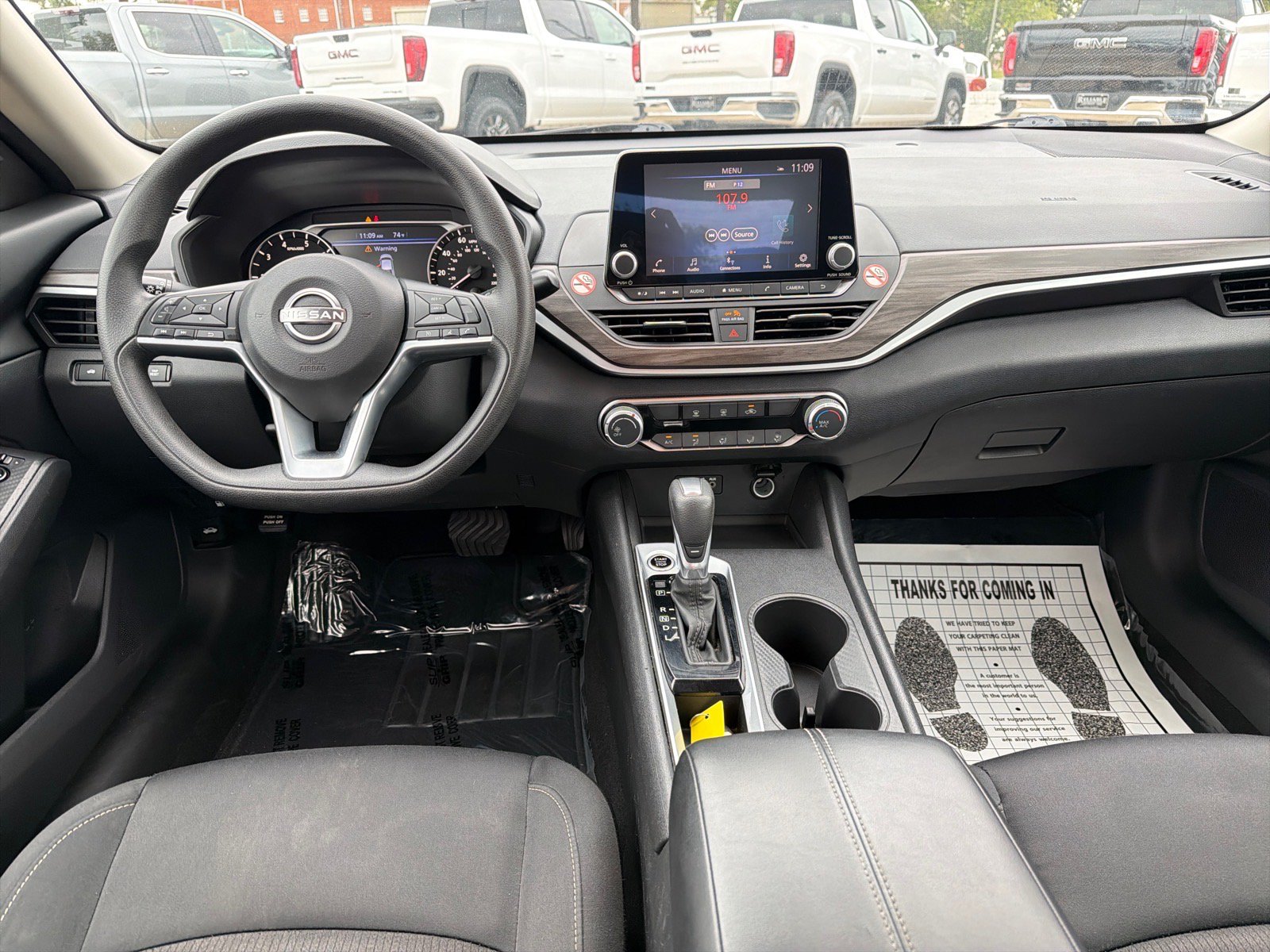 Used 2025 Nissan Altima 2.5 SV FWD image 9
