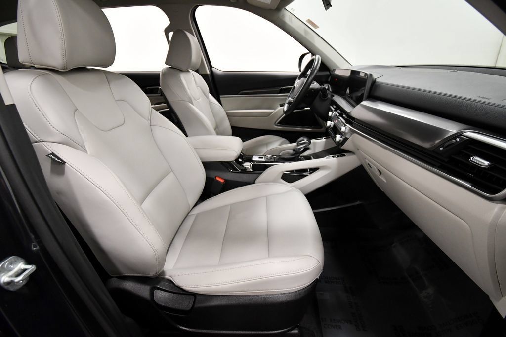 Certified 2024 Kia Telluride S w/ S Sunroof Package AWD/4WD image 19