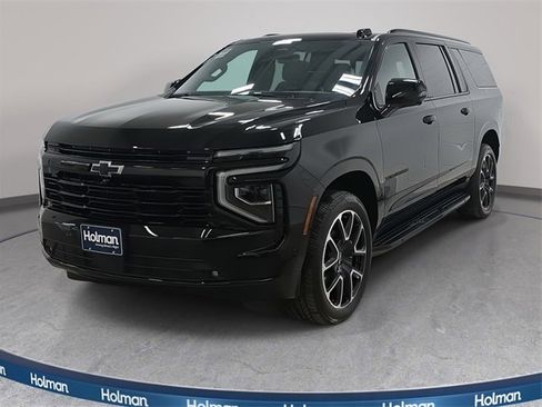 Used 2025 Chevrolet Suburban RST w/ Comfort Package image 3