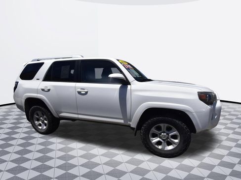 Used 2016 Toyota 4Runner SR5 AWD/4WD image 6