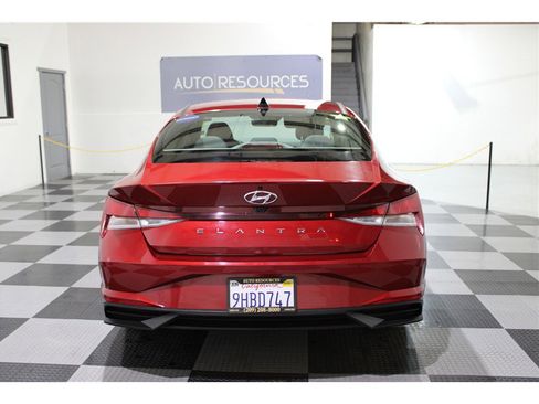 Used 2023 Hyundai Elantra SEL w/ Convenience Package image 5