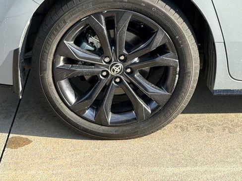 Used 2025 Toyota Sienna XSE w/ XSE Plus Package FWD image 7