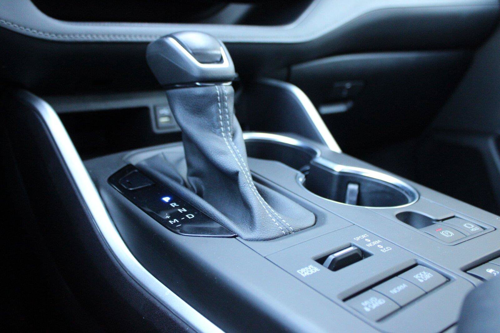 Used 2022 Toyota Highlander XLE AWD/4WD image 38