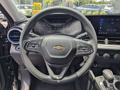 Used 2025 Chevrolet Trax LS FWD image 18