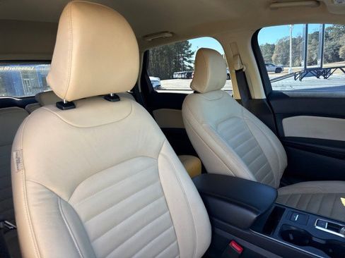 Used 2022 Ford Edge SE image 11