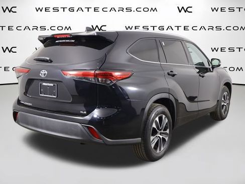 Used 2022 Toyota Highlander XLE FWD image 47