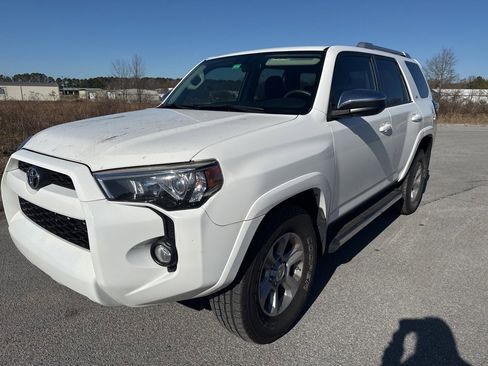 Used 2018 Toyota 4Runner SR5 image 1