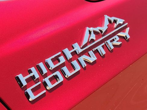 Used 2026 Chevrolet Tahoe High Country AWD/4WD image 12
