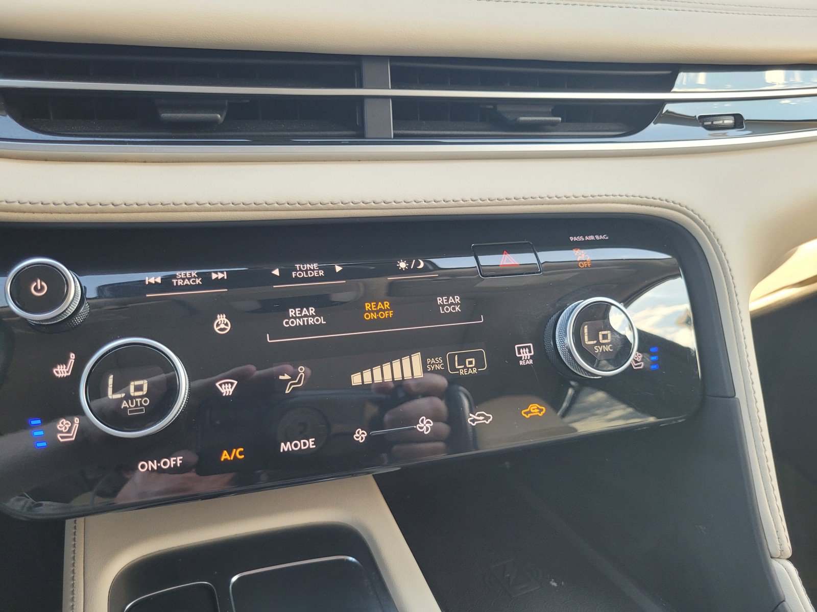 Used 2024 INFINITI QX60 Luxe w/ Performance Audio Package AWD/4WD image 22