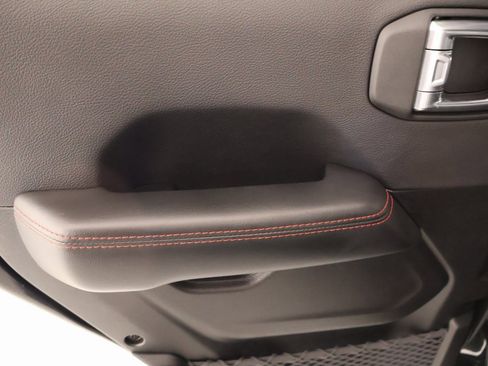 Used 2024 Jeep Gladiator Rubicon image 17