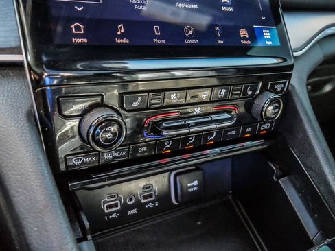 Used 2024 Jeep Grand Cherokee L Limited w/ Luxury Tech Group II image 37