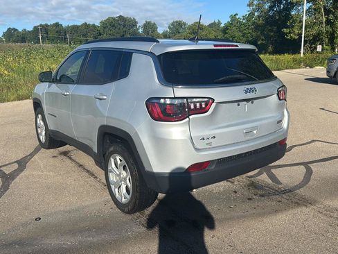 Used 2024 Jeep Compass Latitude AWD/4WD image 3