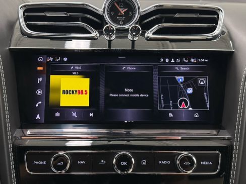 Used 2023 Bentley Bentayga AWD/4WD image 32