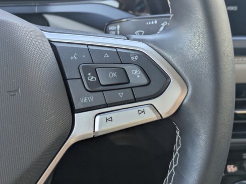 Used 2024 Volkswagen Taos SE w/ MDO Package image 25