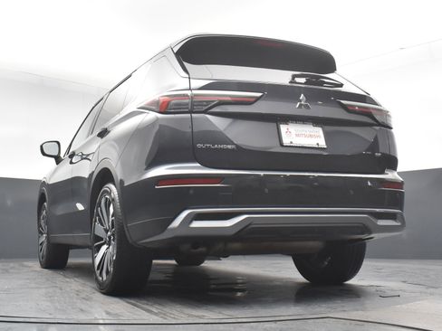 Used 2025 Mitsubishi Outlander AWD image 21