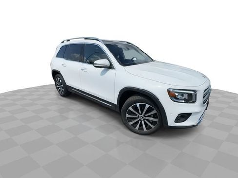 Used 2022 Mercedes-Benz GLB 250 4MATIC image 2