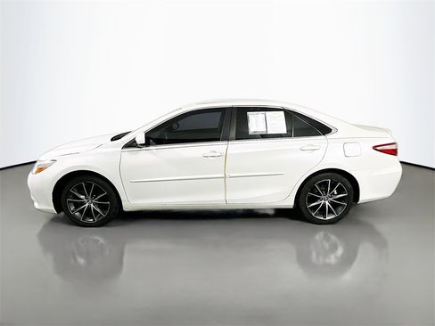 Used 2017 Toyota Camry XSE image 4