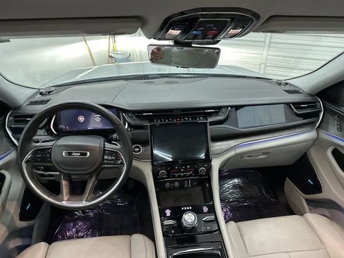 Used 2022 Jeep Grand Cherokee Overland w/ Luxury Tech Group IV image 22