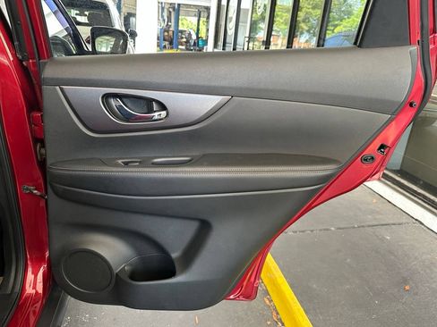 Used 2016 Nissan Rogue SV w/ SV Premium Package FWD image 34