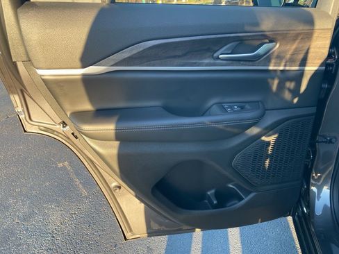 New 2025 Jeep Grand Cherokee Limited image 36