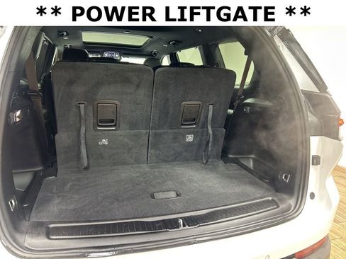 Certified 2024 Jeep Grand Cherokee L Limited w/ Luxury Tech Group II image 17