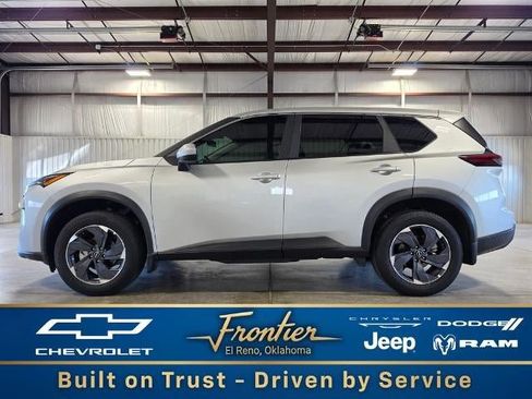 Used 2025 Nissan Rogue SV FWD image 1
